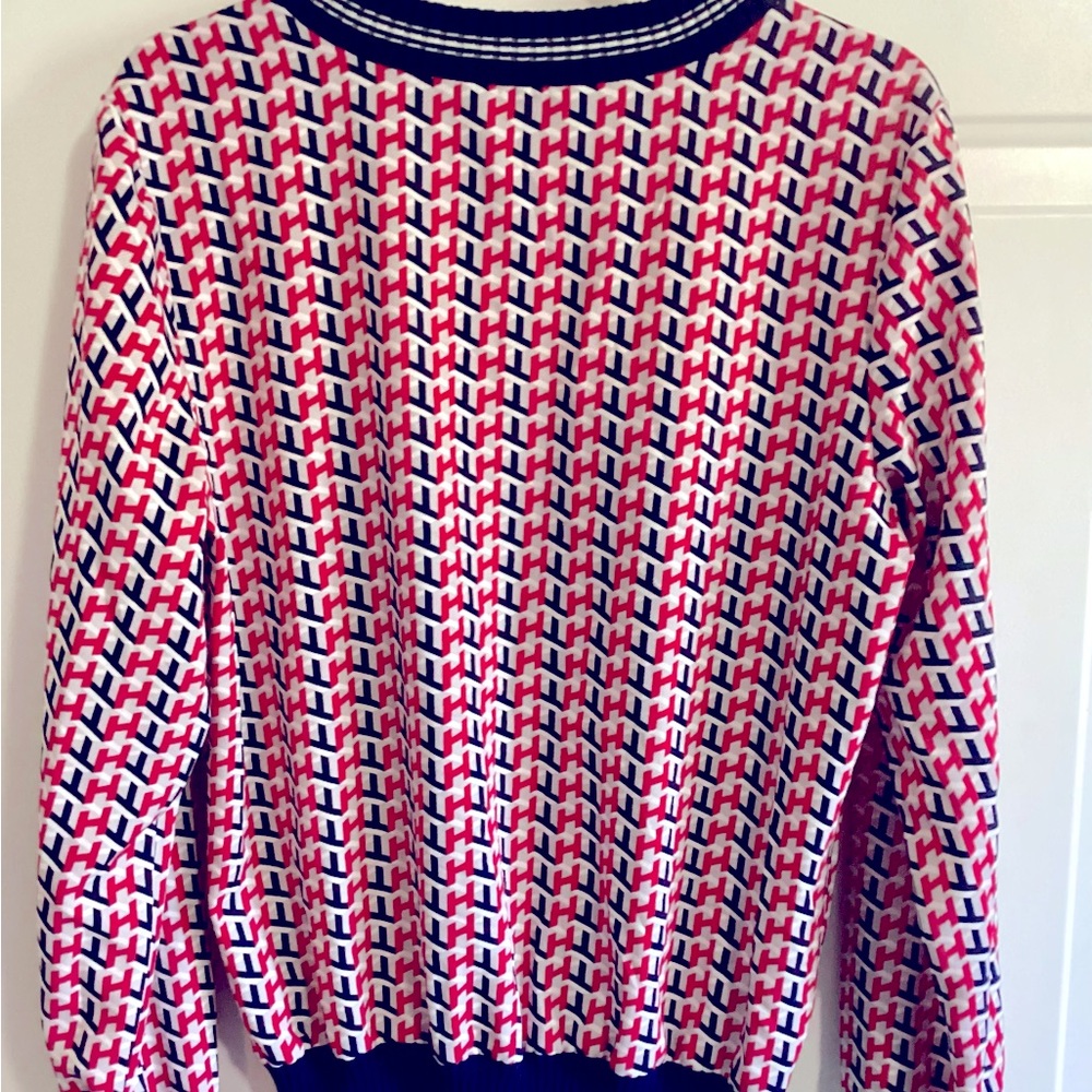 Vintage TOMMY HILFIGER Logo-print Top In Cubist Logo- Sky Captain Multi